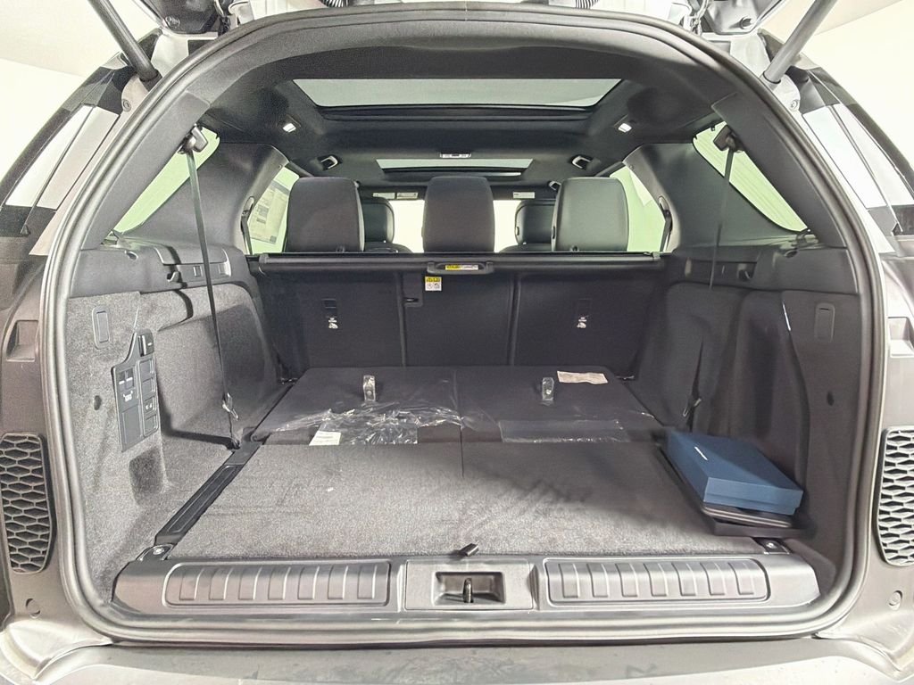 New 2026 Fuji White Land Rover S image 28
