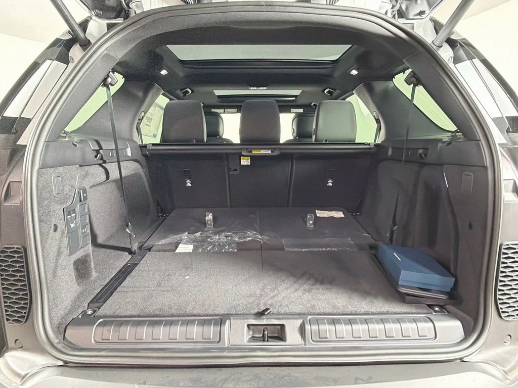 New 2026 Fuji White Land Rover S image 28