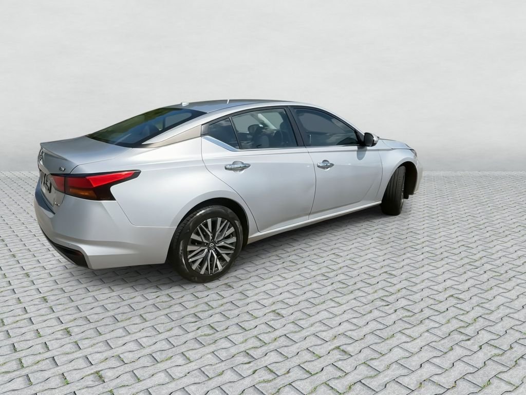 Used 2023 Silver Nissan 2.5 SV image 8