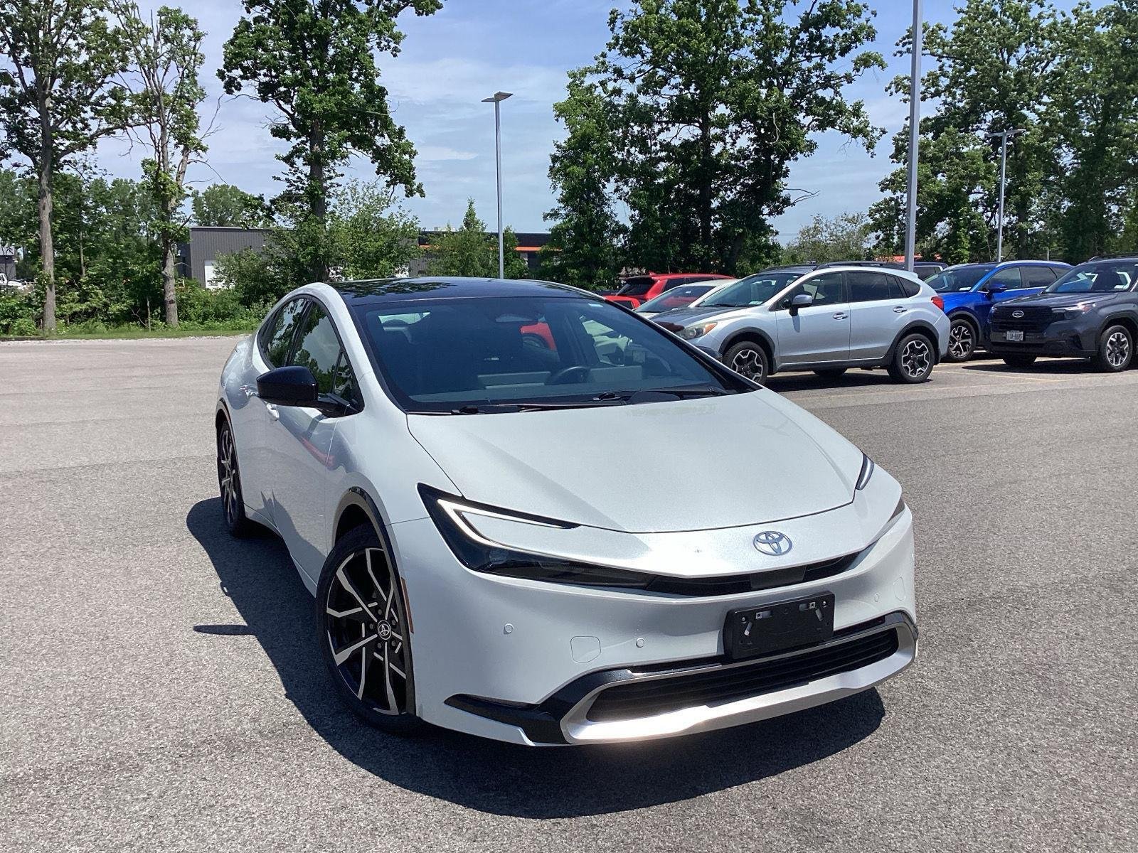 Used 2023 Wind Chill Pearl Toyota XSE image 1