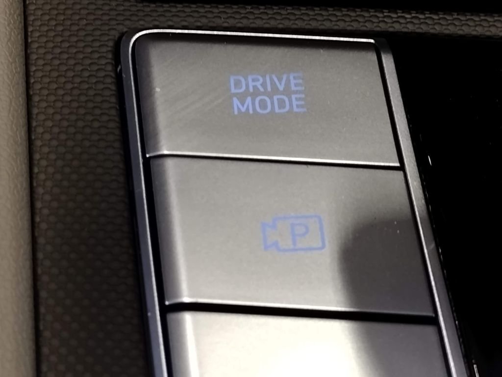 Used 2026 White Hyundai SEL Sport image 27