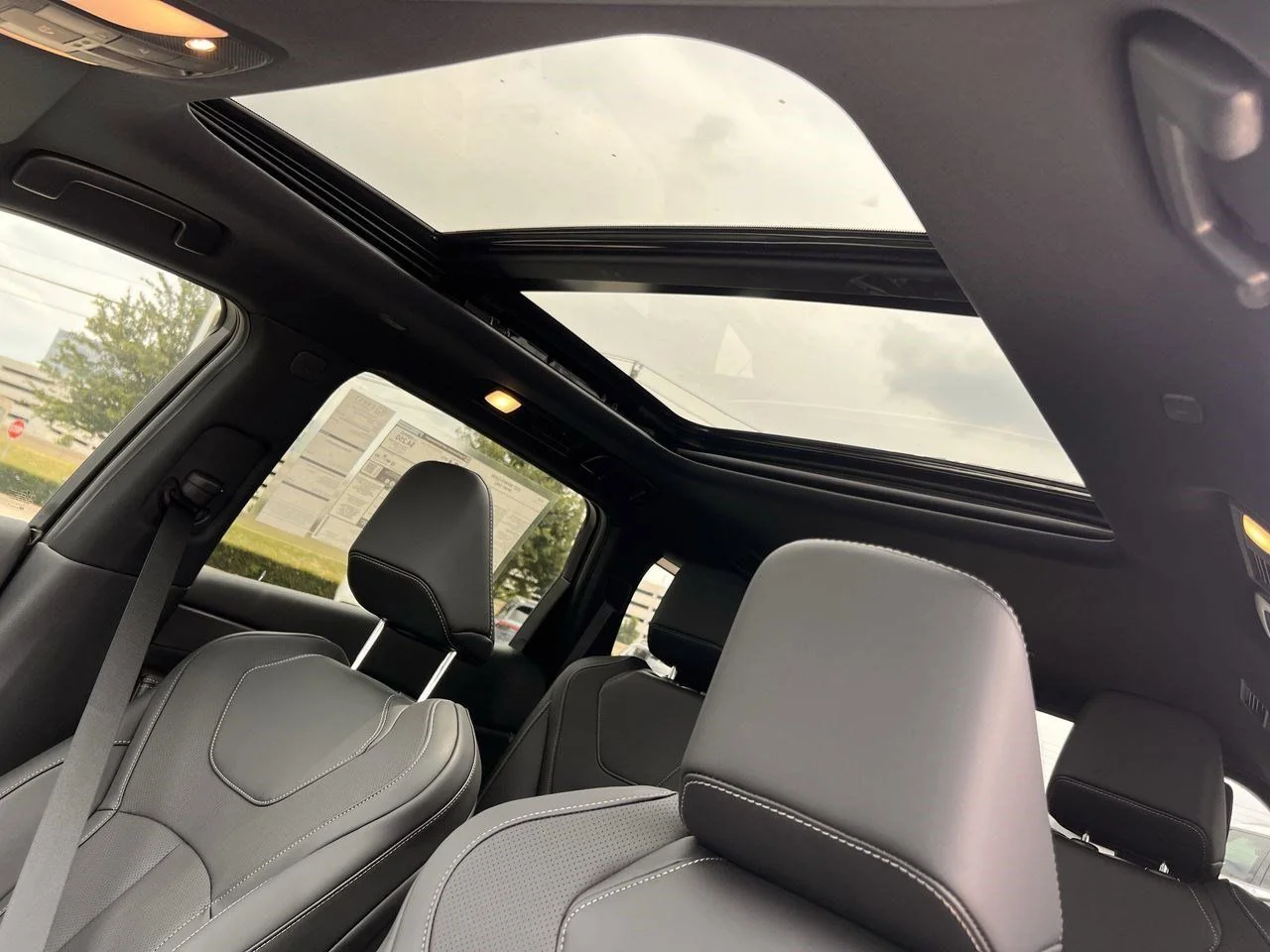 New 2027 RADIANT WHITE INFINITI Sport AWD image 18