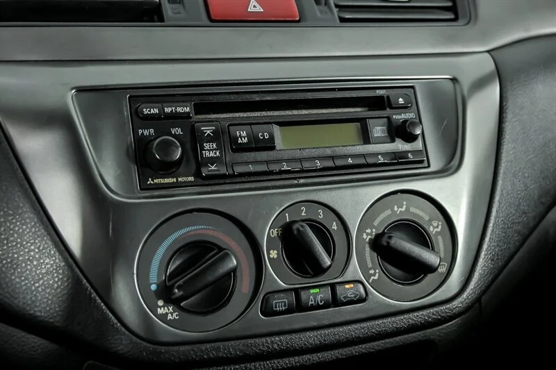 Used 2003 Weightless White Mitsubishi  image 28