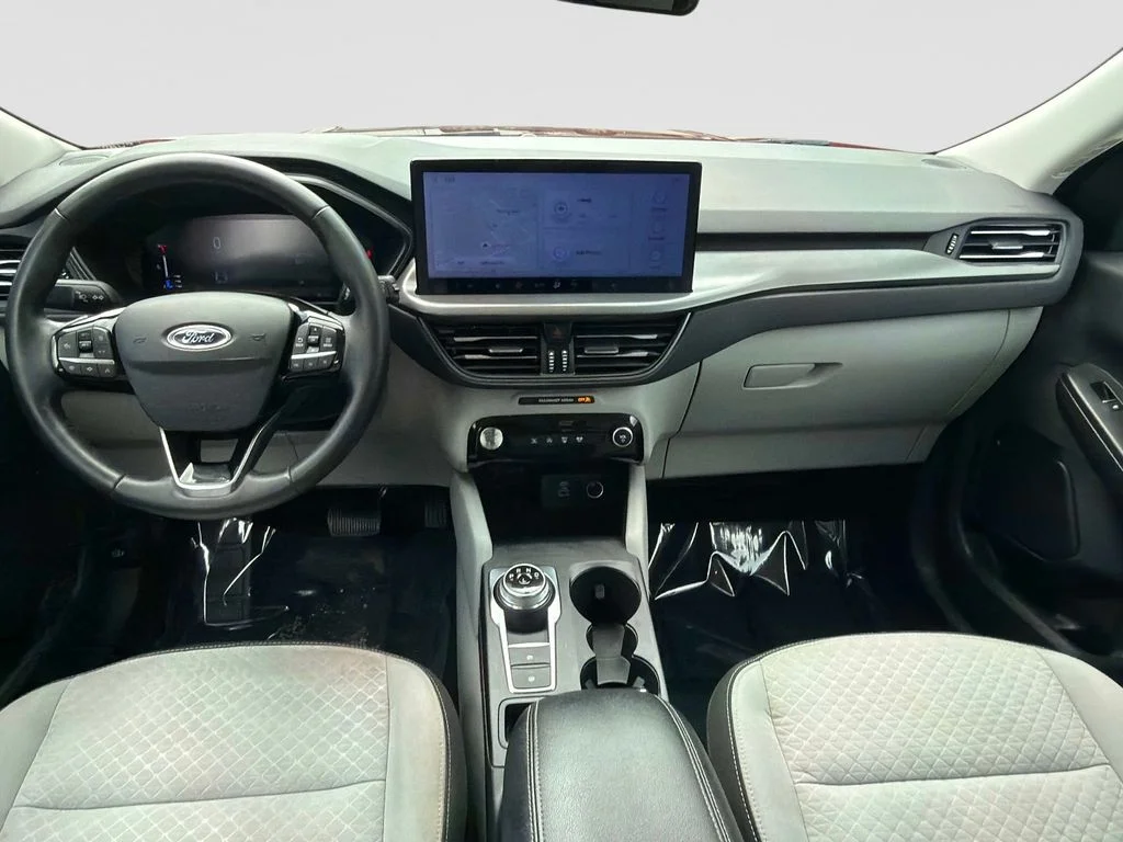 Used 2023 Red Ford Active image 16