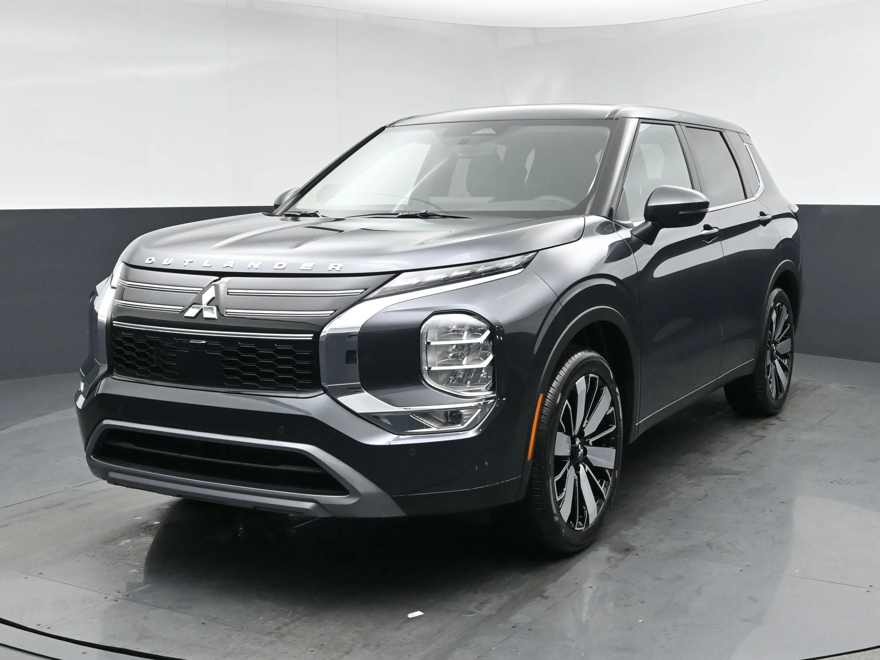 2026 Mitsubishi Outlander SE FWD's photo