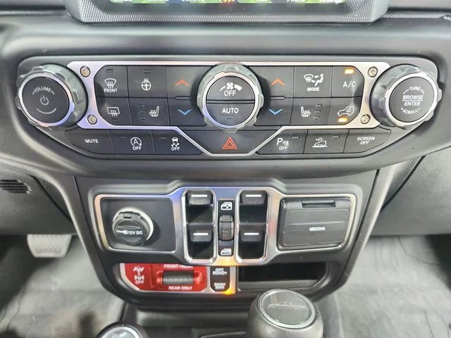 Used 2023 Silver Jeep Rubicon image 30