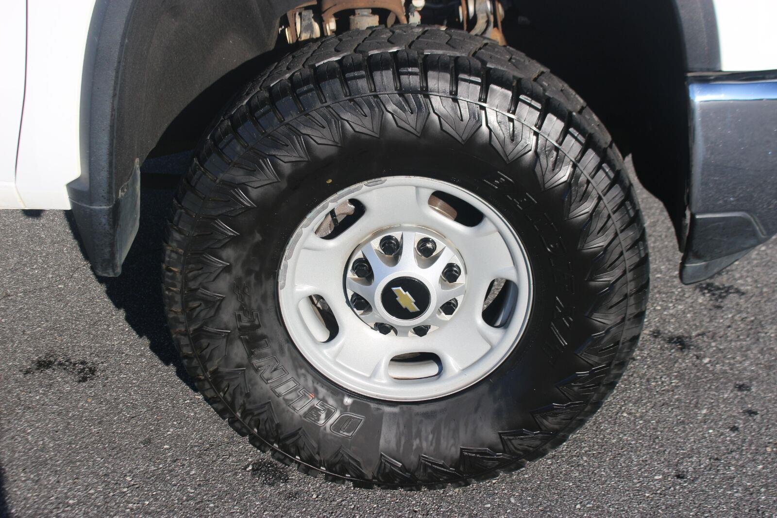 Used 2025 Summit White Chevrolet WT image 34