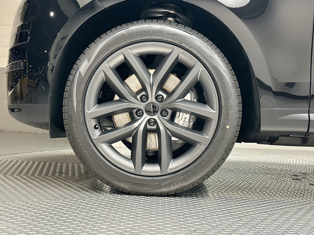 New 2027 Santorini Black Land Rover SE image 5