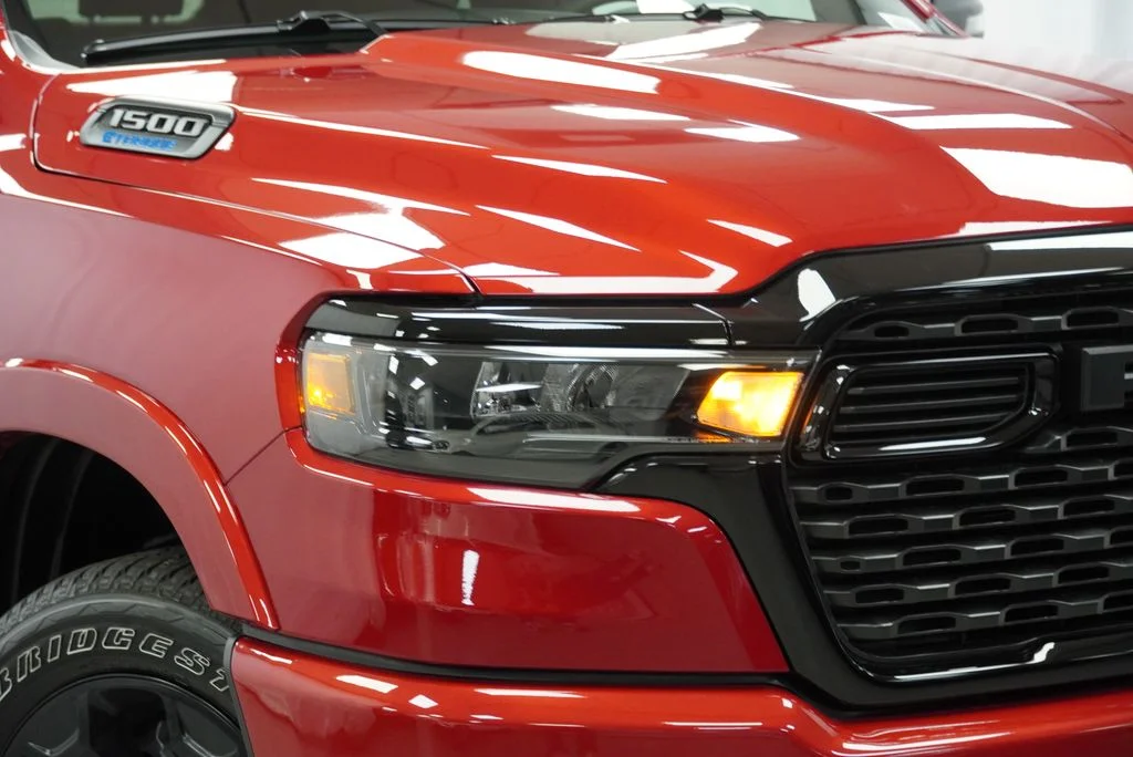 New 2026 Molten Red Pearl-Coat Exterior Paint RAM Big Horn/Lone Star image 5