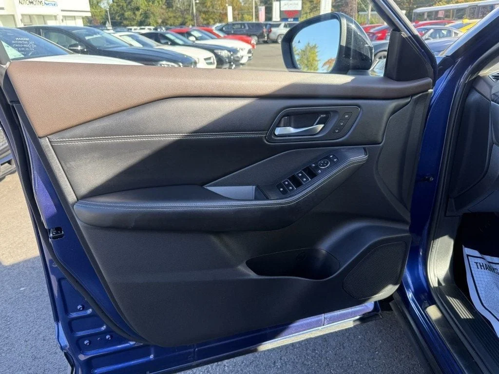 Used 2023 Caspian Blue Metallic Nissan AWD SL image 9