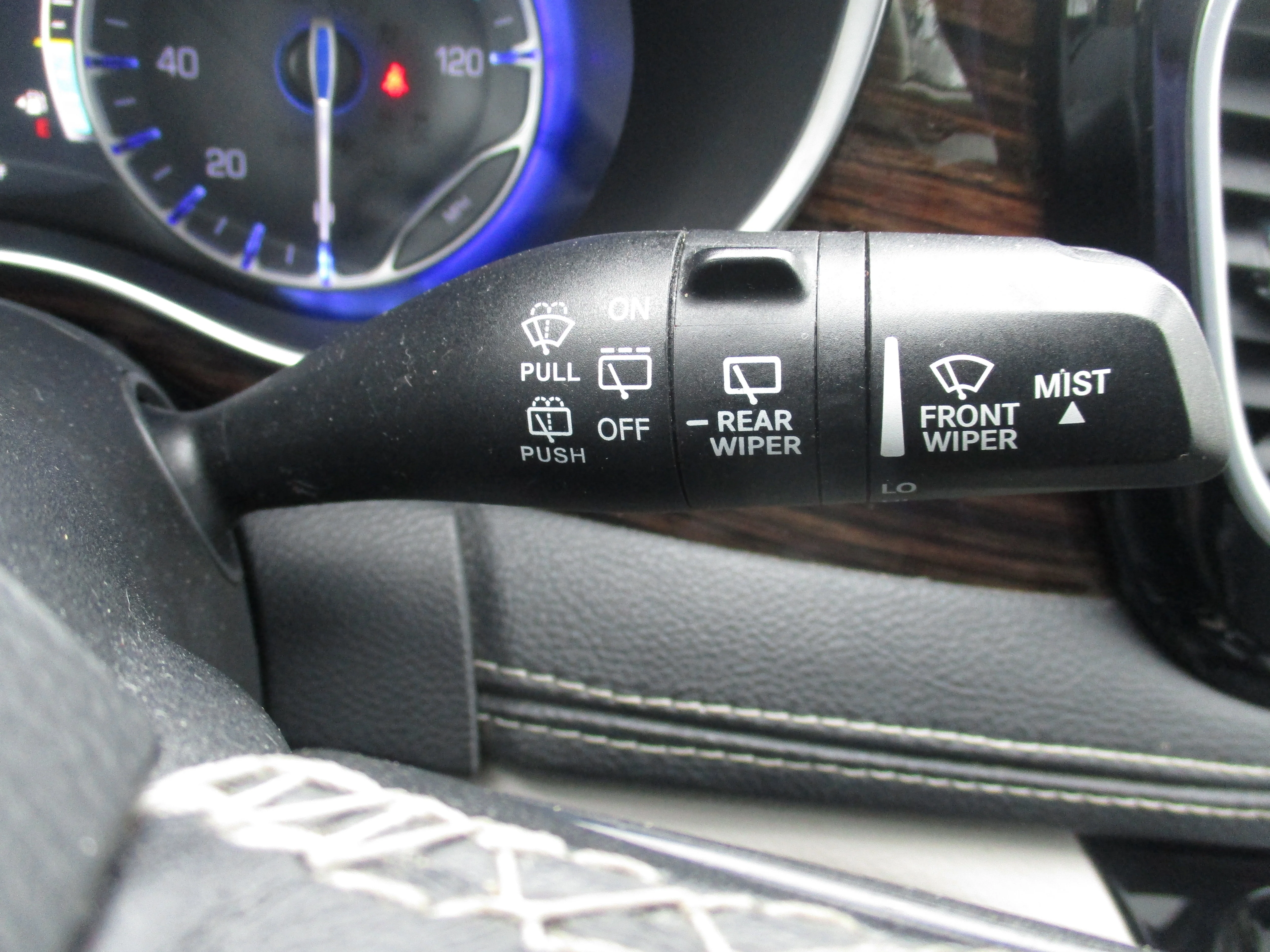 Used 2022 Brilliant Black Crystal Pearlcoat Chrysler Limited image 37