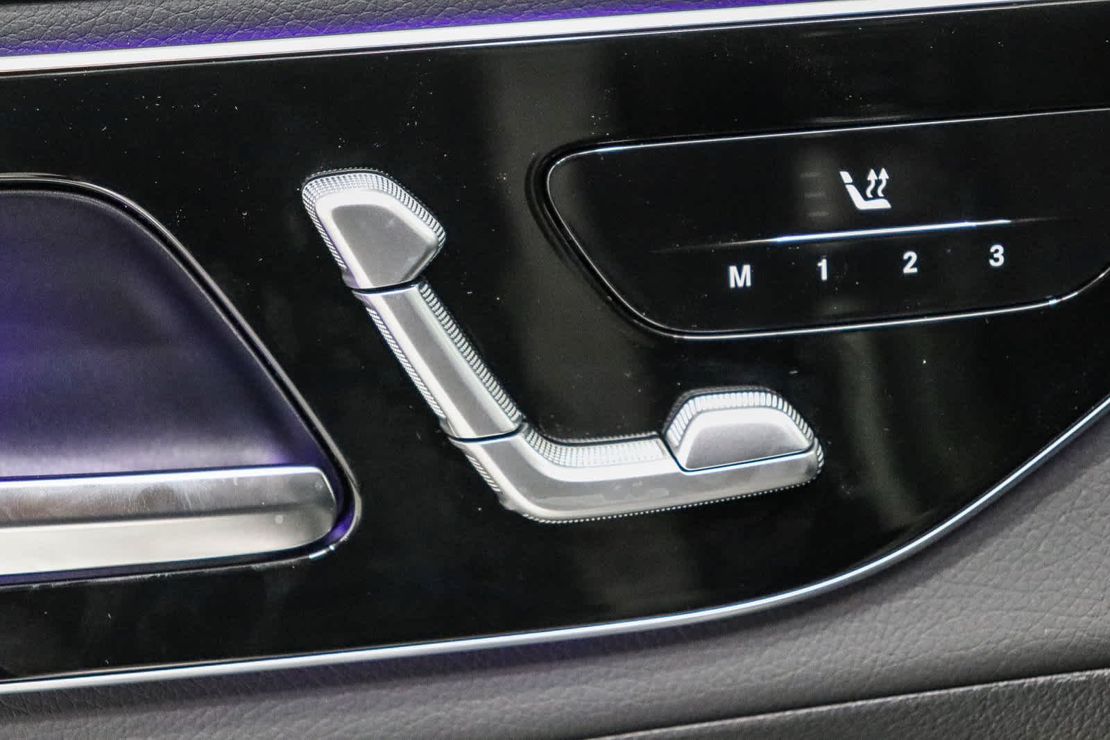 New 2027 MANUFAKTUR exclusive graphite grey magno Mercedes-Benz GLC 300 image 25
