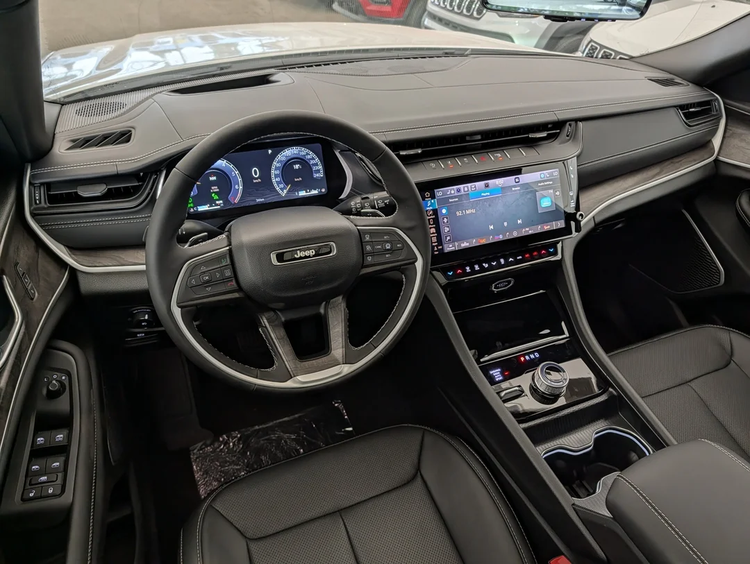 New 2026 White Jeep Limited Reserve - - 4x4 - Nappa Leather Seats - Dual-Pane Sunroof - Navigation & More! image 25