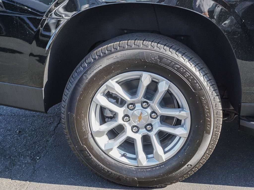 2026 Chevrolet Suburban LT - Photo 8