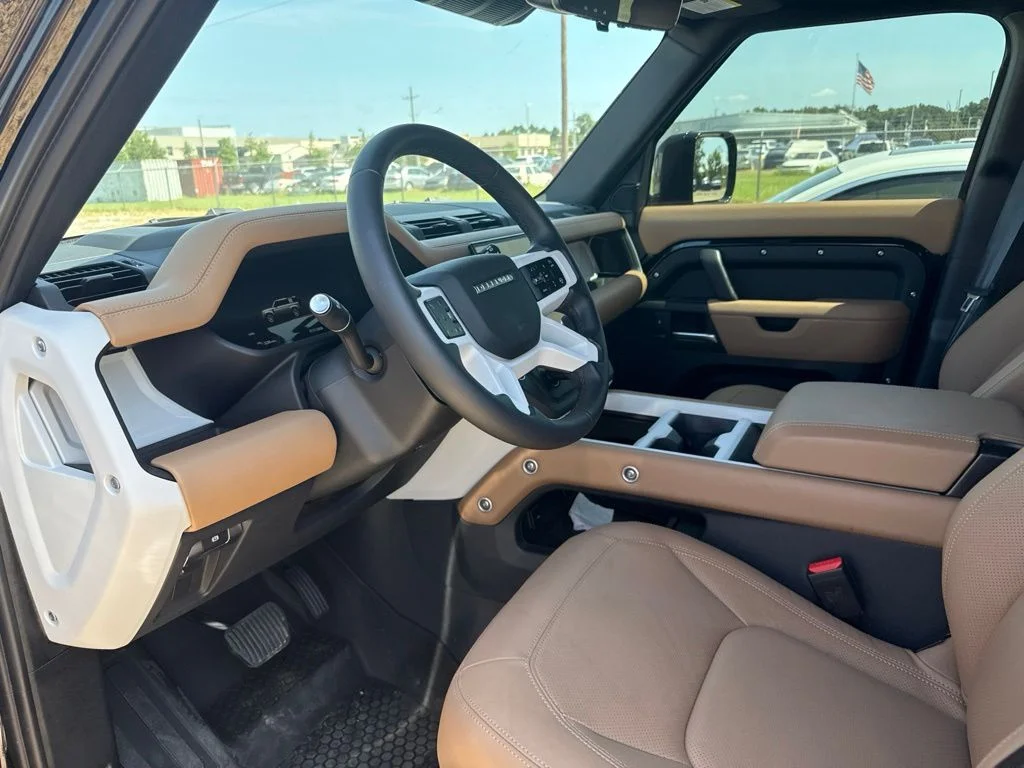 Certified Used 2026 Black Land Rover X-Dynamic SE image 6