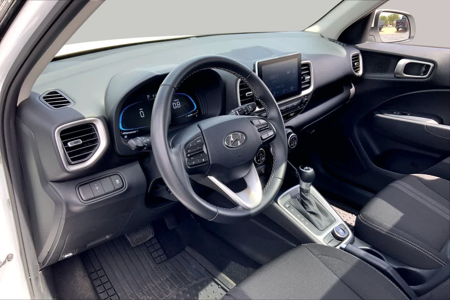 Used 2025 Lunar White Hyundai SEL image 18
