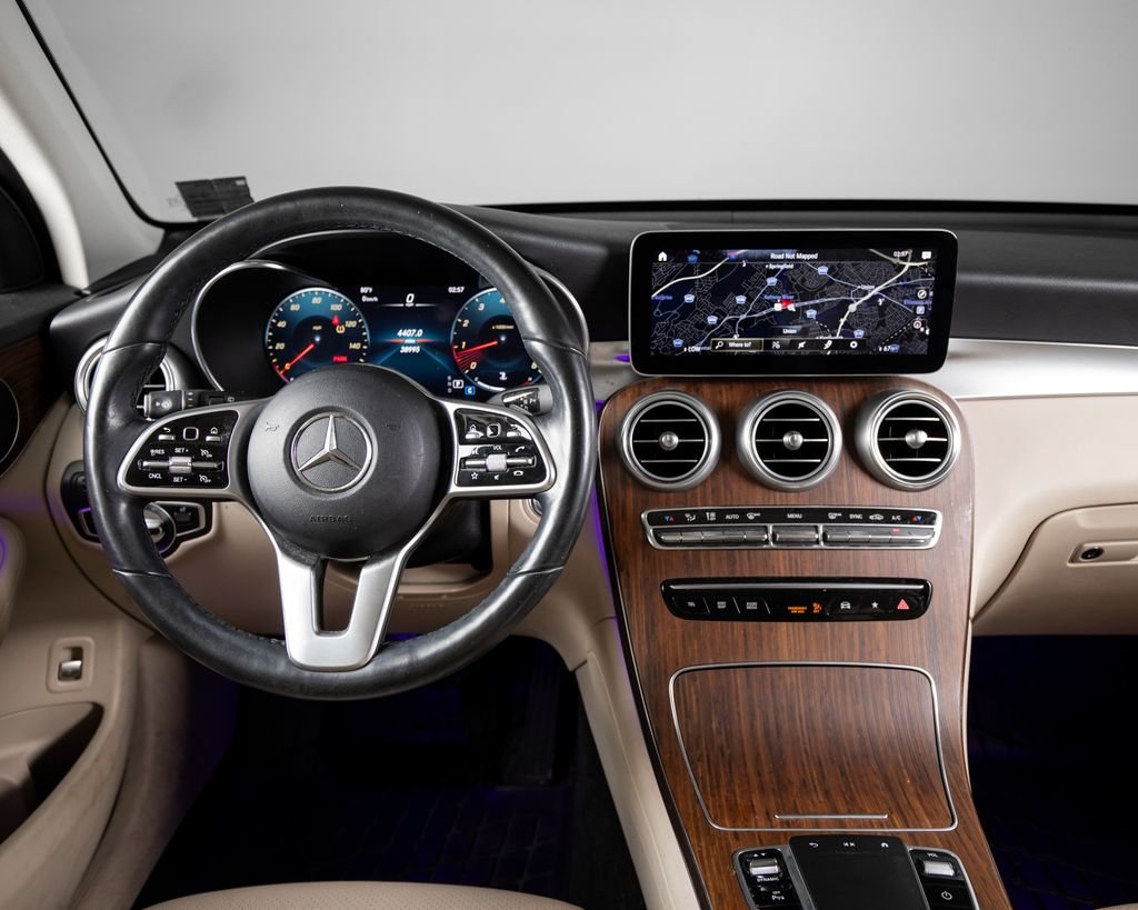 Certified Used 2022  Mercedes-Benz GLC 300 image 8