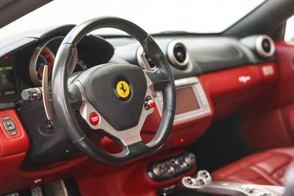 Used 2010 Silver Ferrari Base image 35