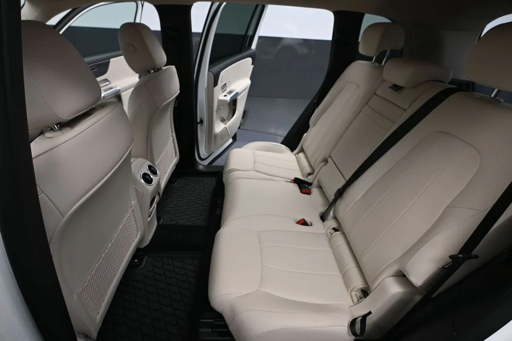 Used 2022 White Mercedes-Benz 300 image 38