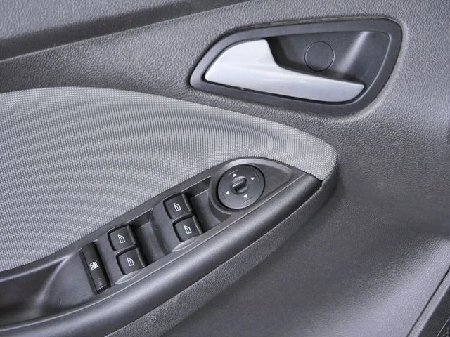 Used 2013  Ford SE image 23