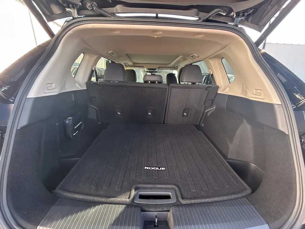 Used 2026 Black Nissan Dark Armor image 19