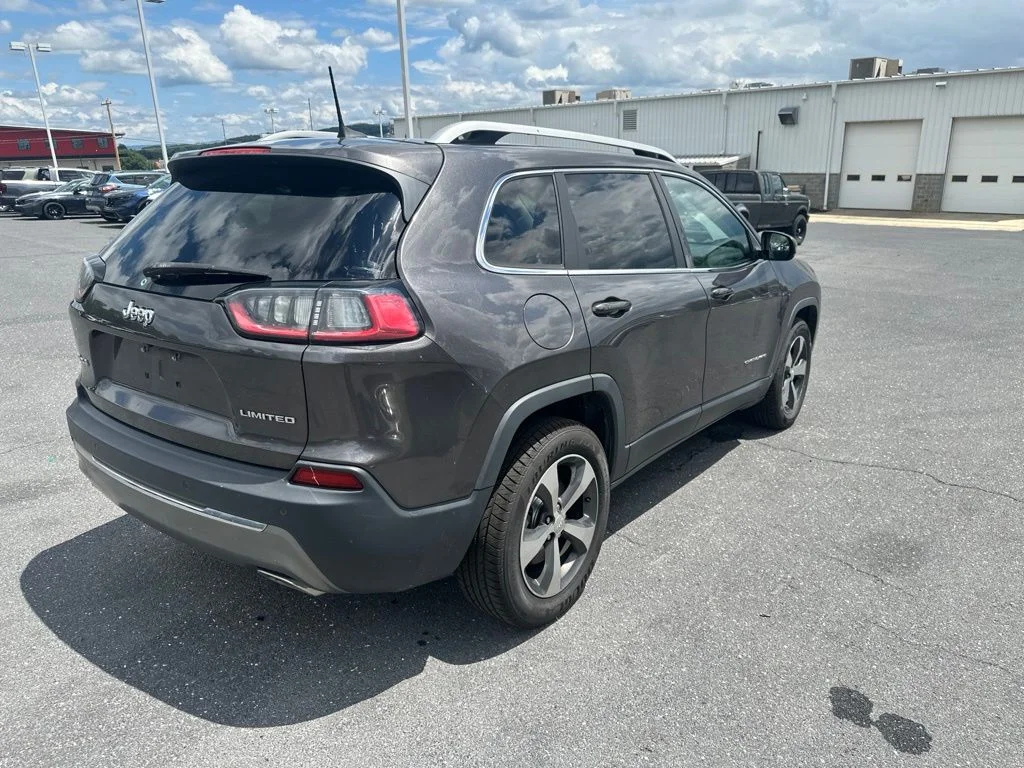 Used 2019 Crystal Metallic Jeep Limited image 5