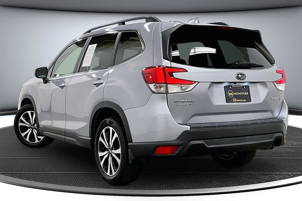 Used 2021 Silver Subaru Limited image 4