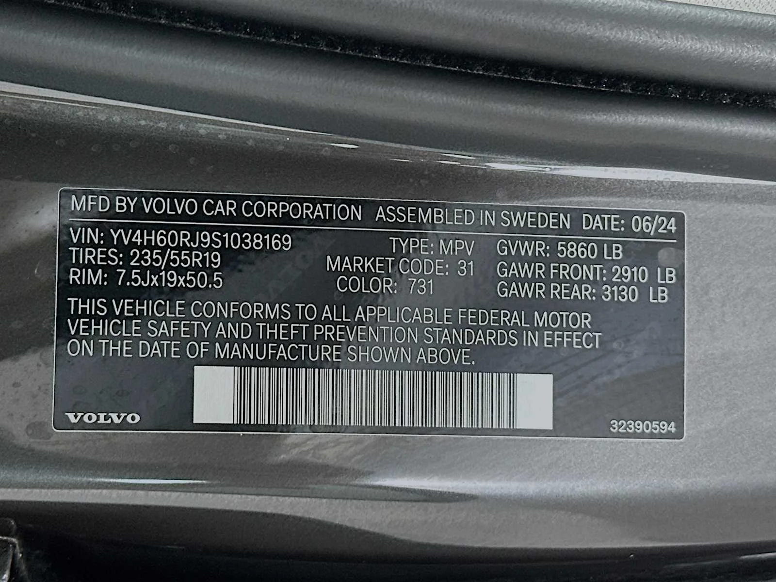 Certified Used 2025 Platinum Grey Volvo Core image 30