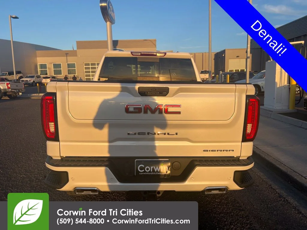 Used 2020  GMC Denali image 2
