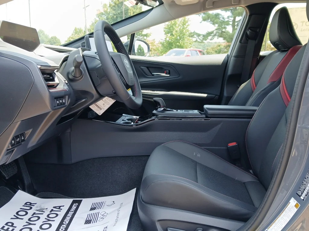 2025 Toyota Prius XSE Premium - Photo 8