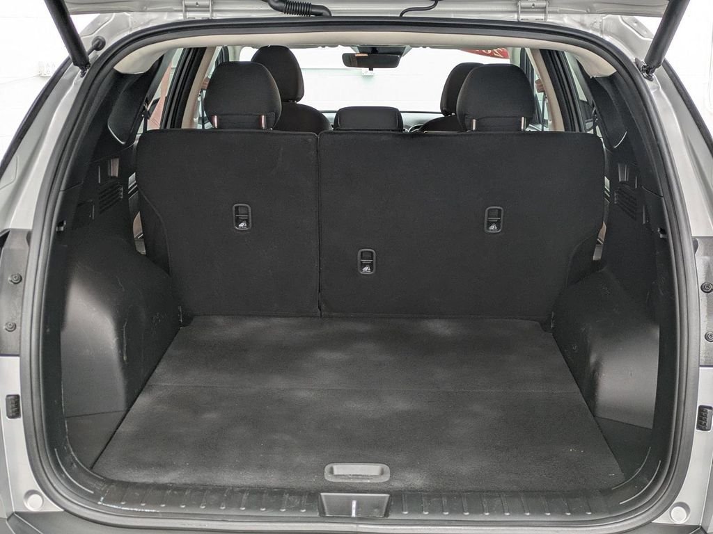 Used 2023 Silver Hyundai SEL image 11