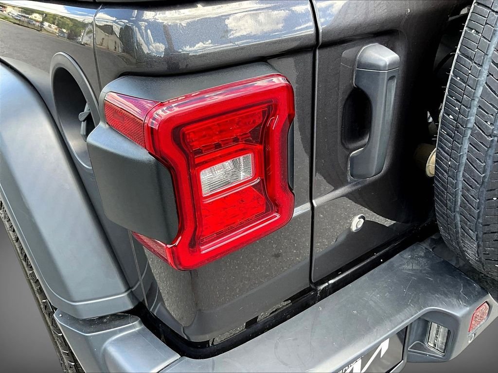 Used 2020 Gray Jeep Unlimited Sport Altitude image 22