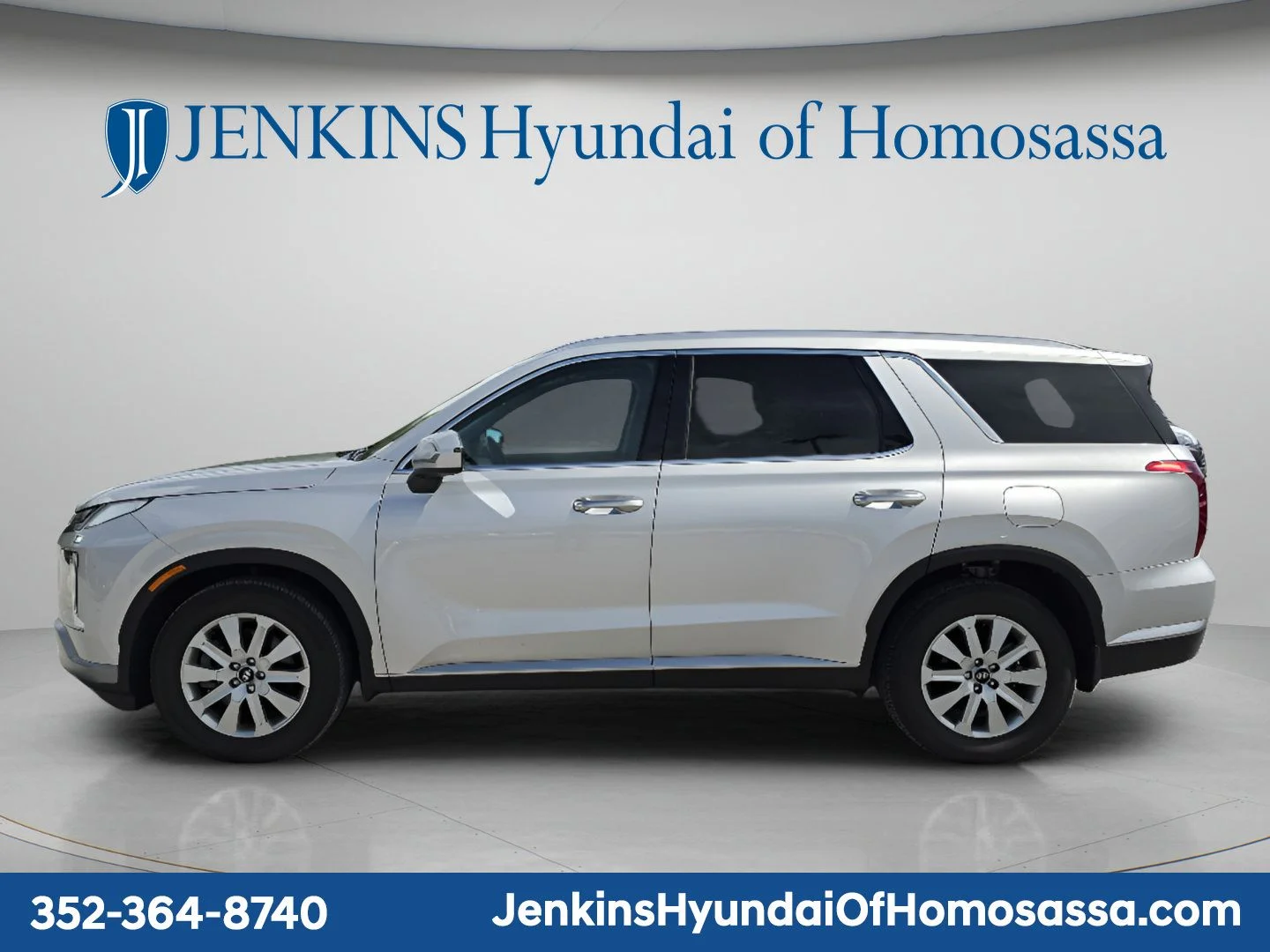 Used 2025 Silver Hyundai SEL image 8