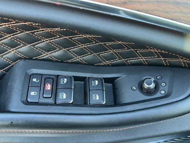 Used 2025  Jeep Summit image 10
