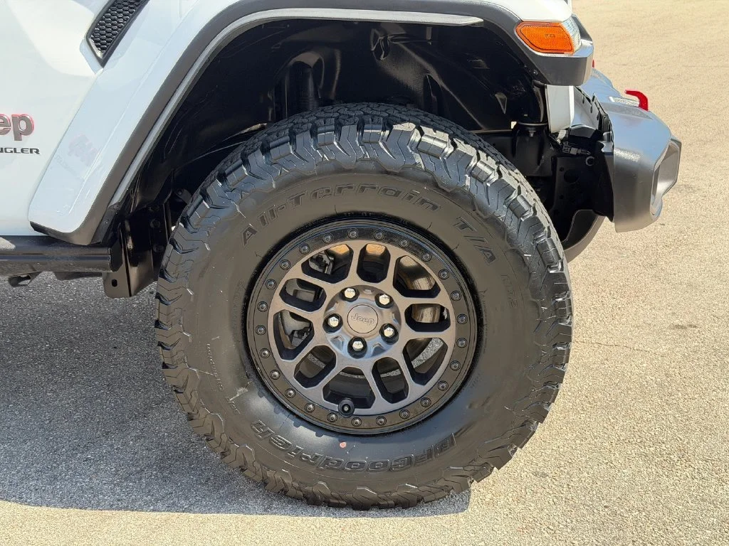 Used 2023 White Jeep Rubicon image 18