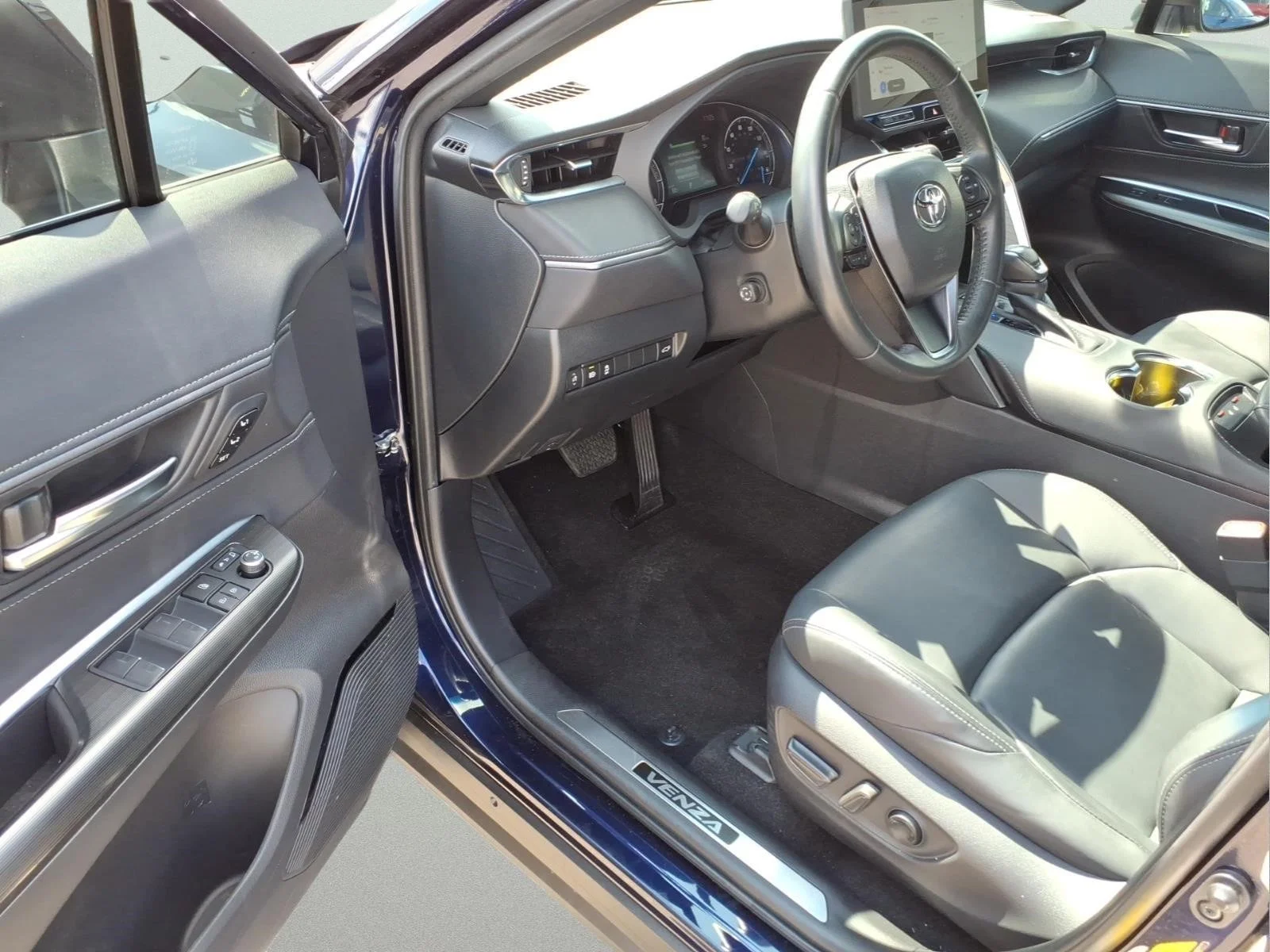 Certified Used 2024  Toyota XLE image 10