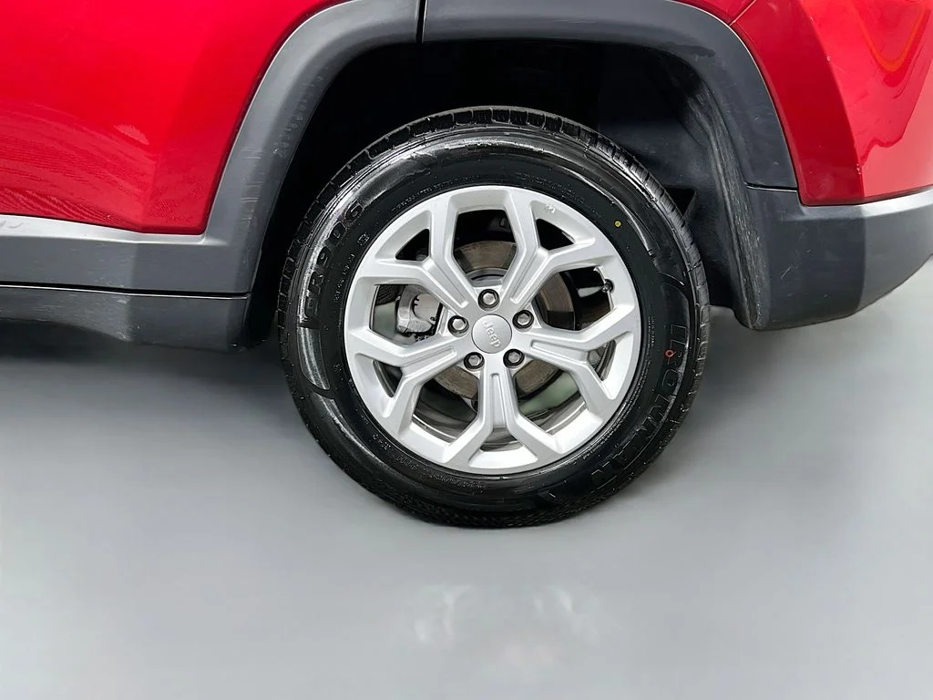 Used 2024 Red Jeep Latitude image 30