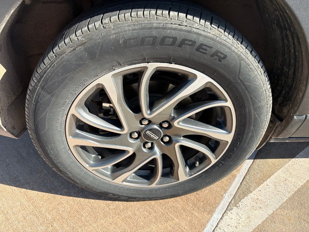 Used 2022 Gray Lincoln Standard image 6