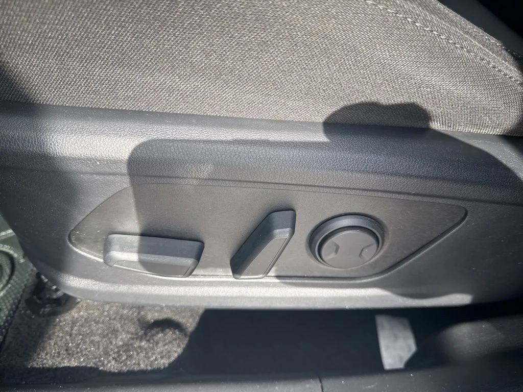 Used 2022 Gray Hyundai SEL image 11