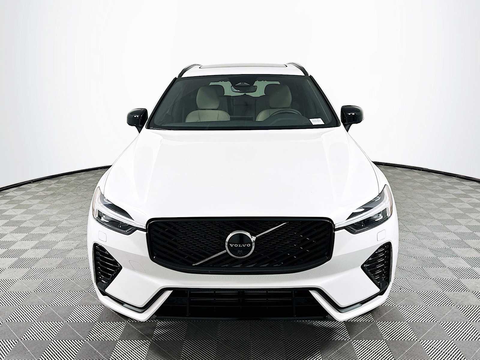 2026 Volvo XC60 Plus