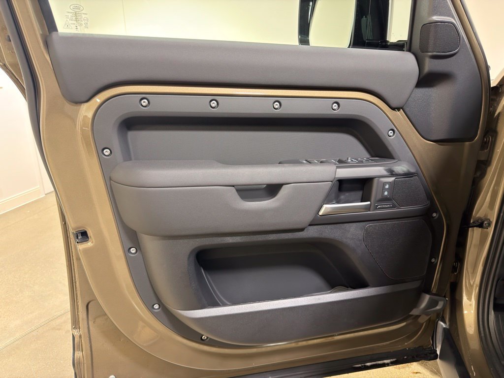 Used 2026 Gondwana Stone Metallic Land Rover S image 9