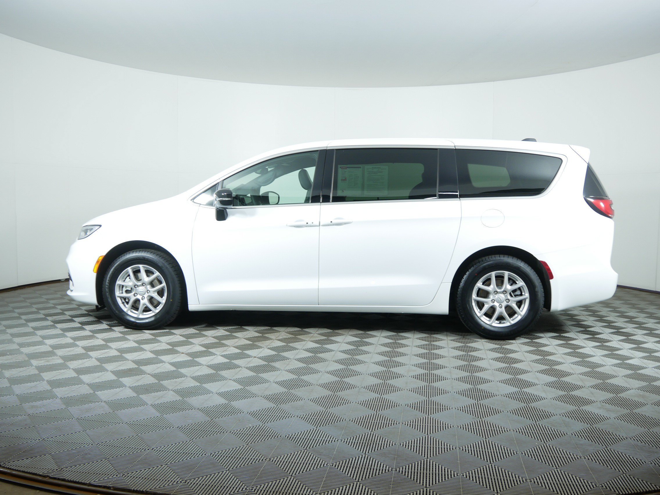 Used 2026 Bright White Clearcoat Chrysler Select image 4