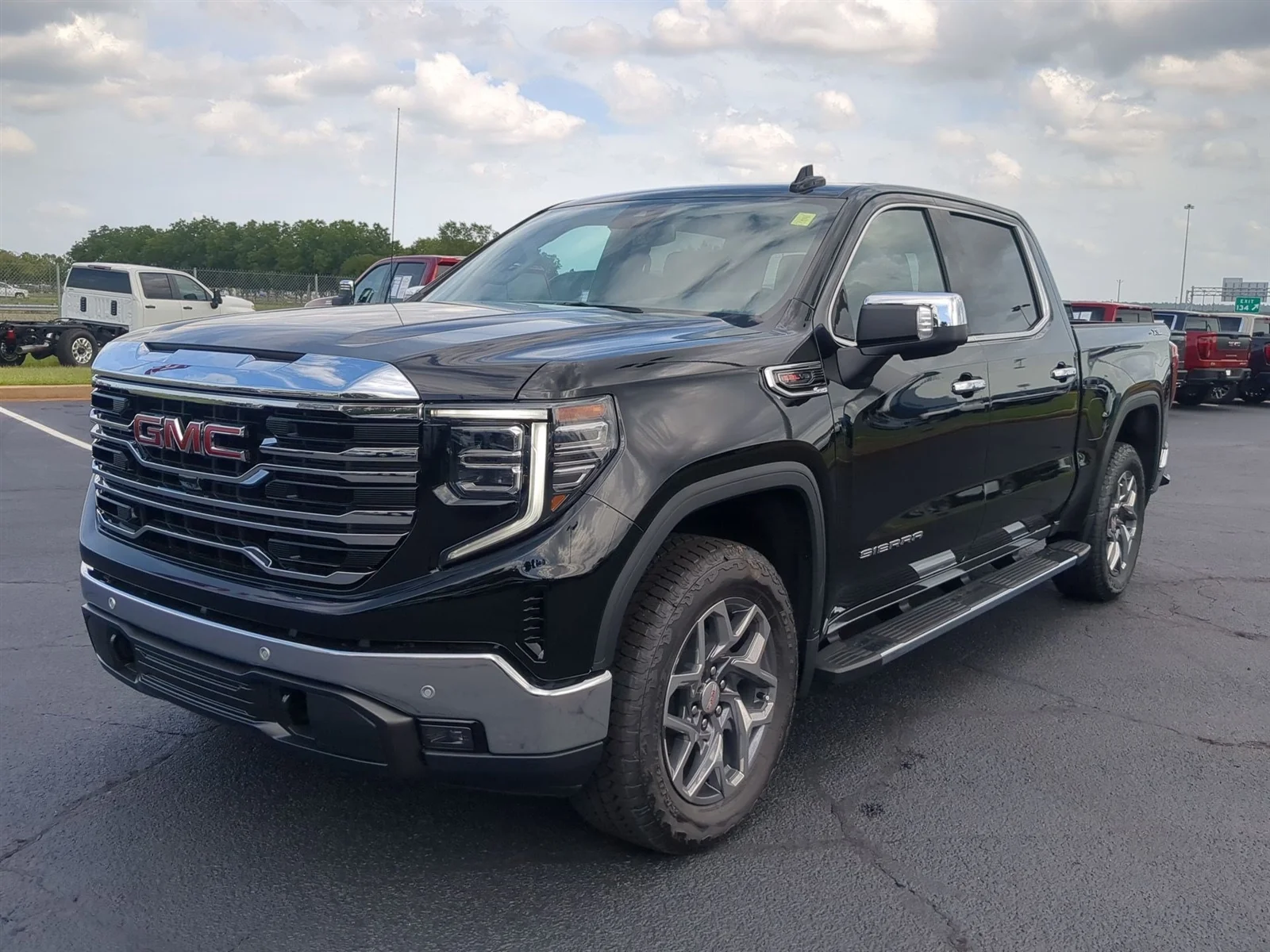 New 2026 Onyx Black GMC SLT image 28