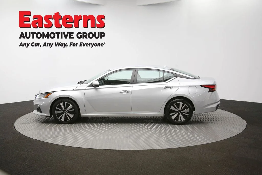 Used 2022 Silver Nissan 2.5 SV image 55