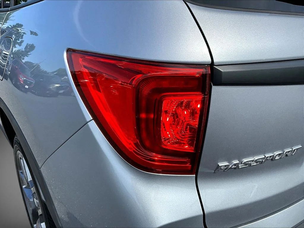 Used 2023 Lunar Silver Metallic Honda EX-L image 27