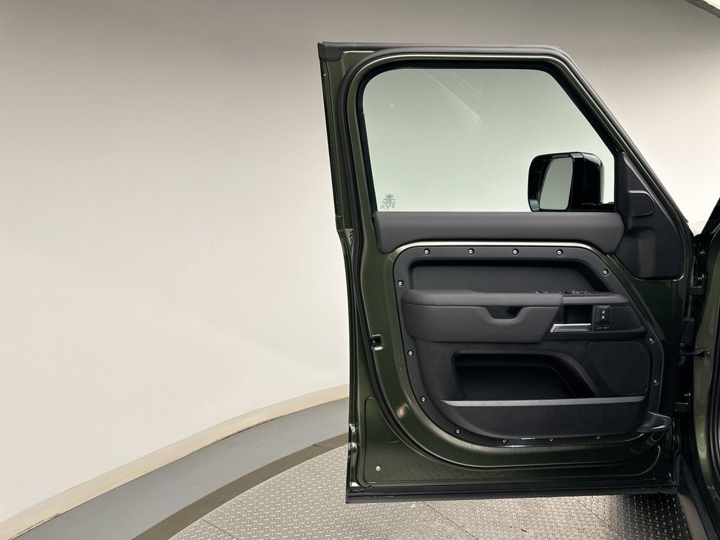 New 2026 Woolstone Green Land Rover S image 9