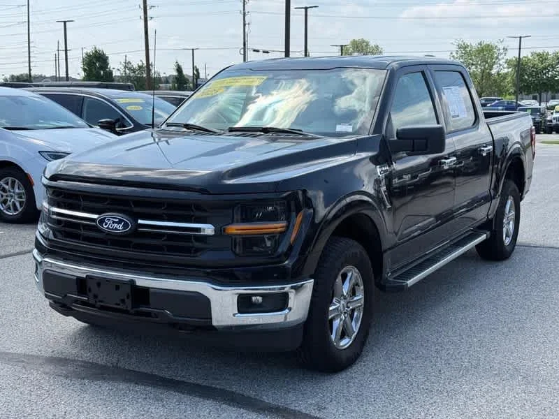 Used 2025 Agate Black Metallic Ford XLT image 8