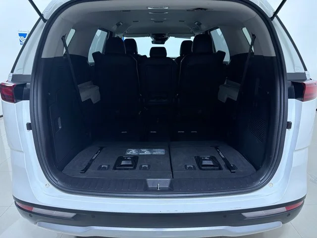 Used 2023 SNOW WHITE PEARL Kia LX image 11