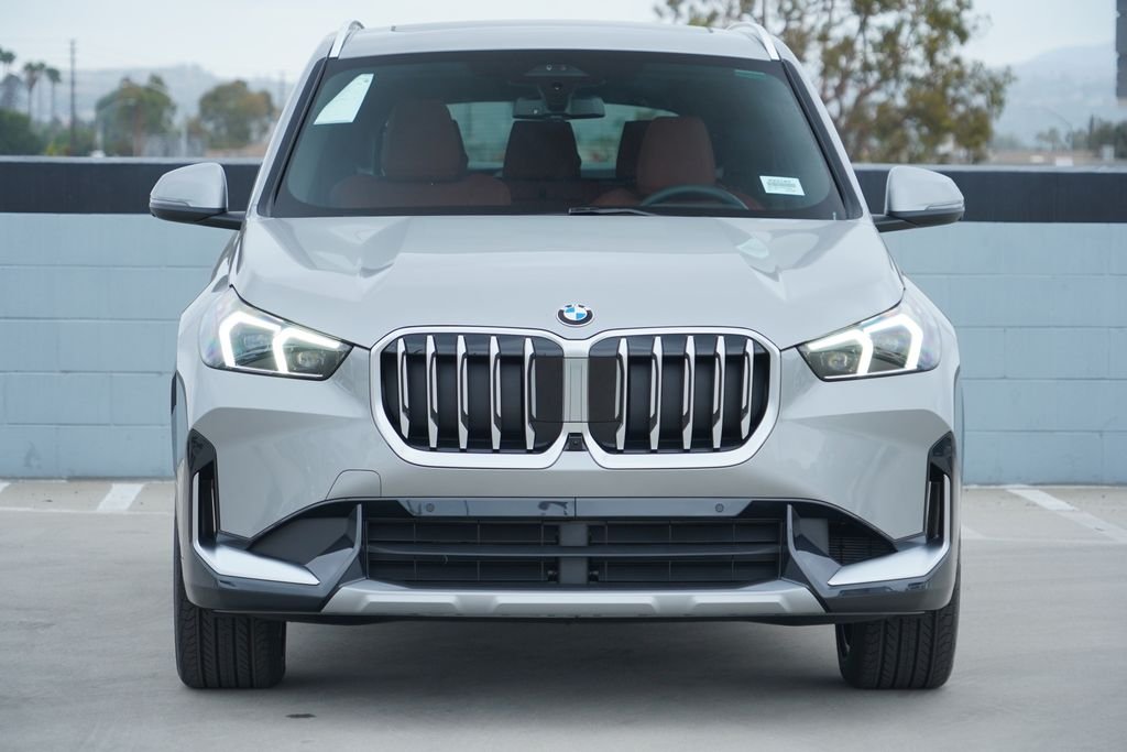 New 2026 Space Silver Metallic BMW xDrive28i image 2