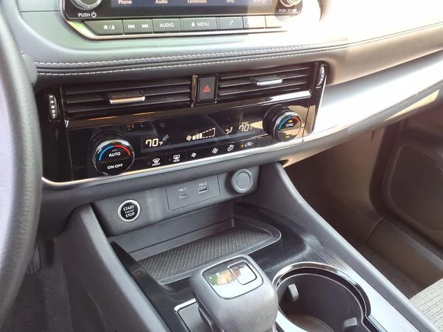 Used 2022 Black Nissan SV image 8